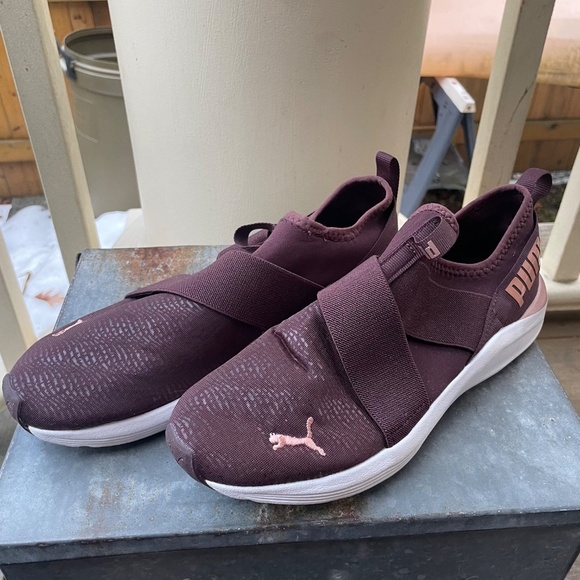 Women's Maroon Puma Sneakers Size 8 - Picture 2 of 6